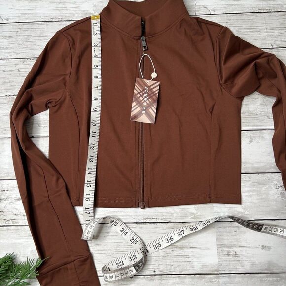 Balance Athletica cropped zip in cocoa L. Beautiful chocolate brown. - Picture 4 of 8